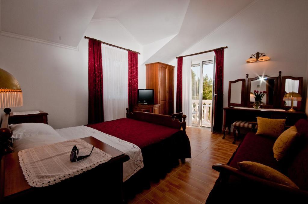 Apartments Barba Petra Dvori Sumartin Room photo