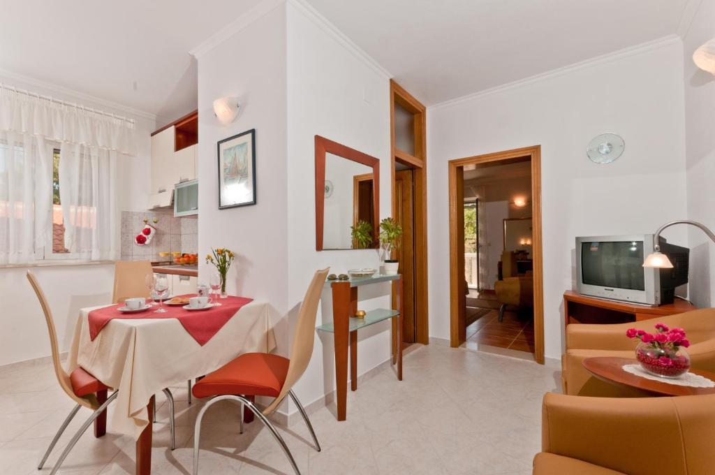 Apartments Barba Petra Dvori Sumartin Room photo