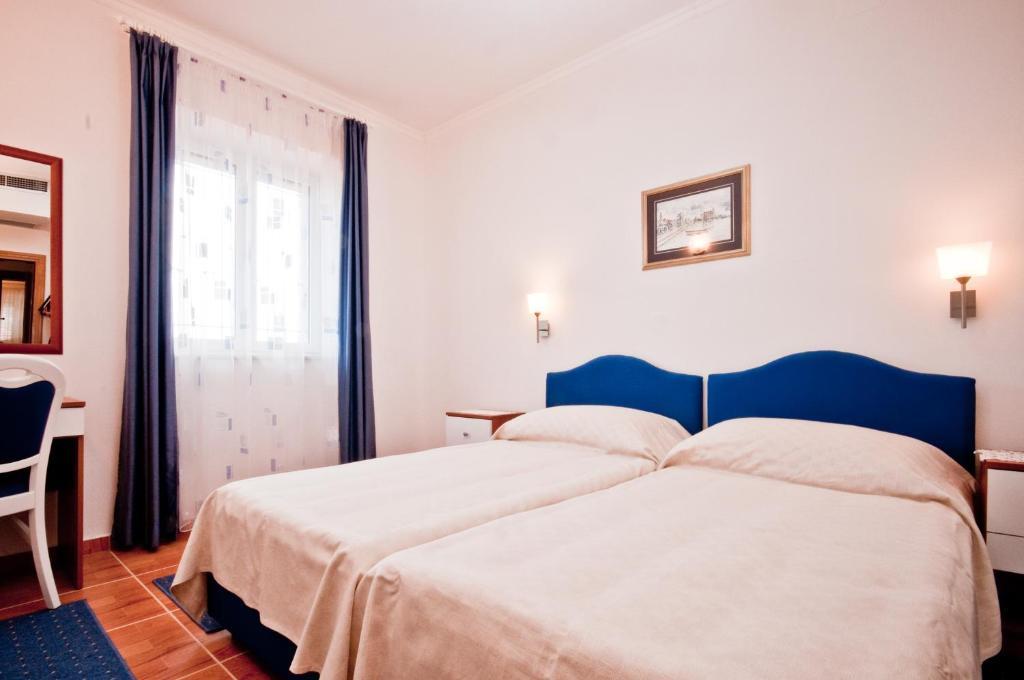 Apartments Barba Petra Dvori Sumartin Room photo