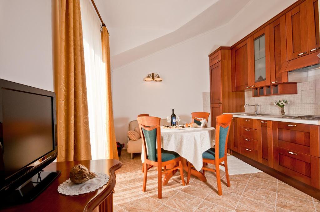 Apartments Barba Petra Dvori Sumartin Room photo
