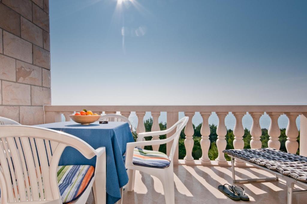 Apartments Barba Petra Dvori Sumartin Room photo